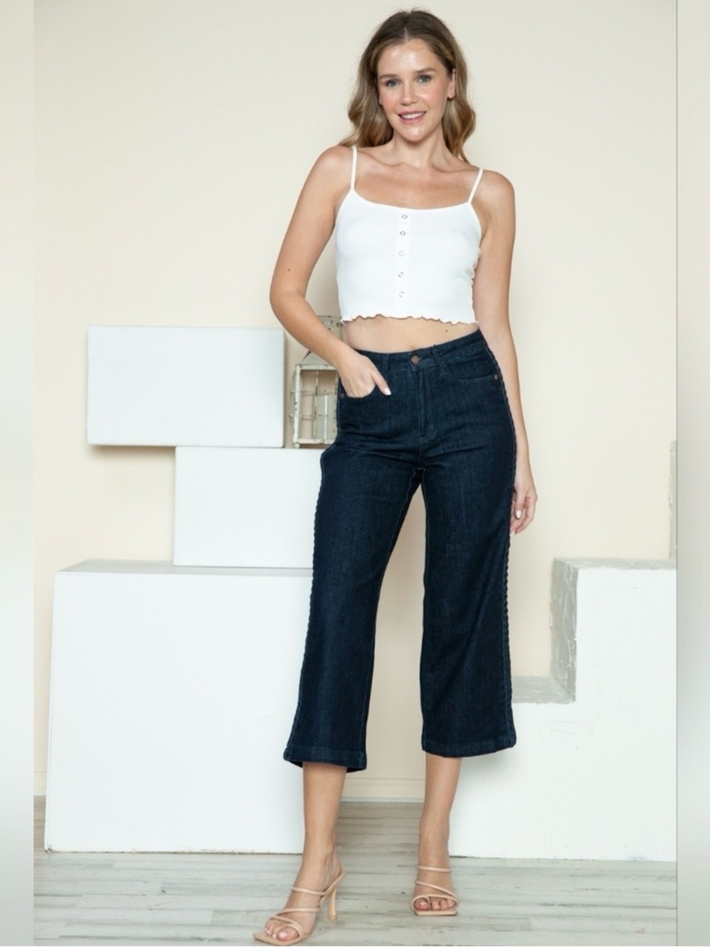 Judy Blue Braided Side Seam Wide Leg Crop
Jeans 14W High Rise Dark Wash JB88851